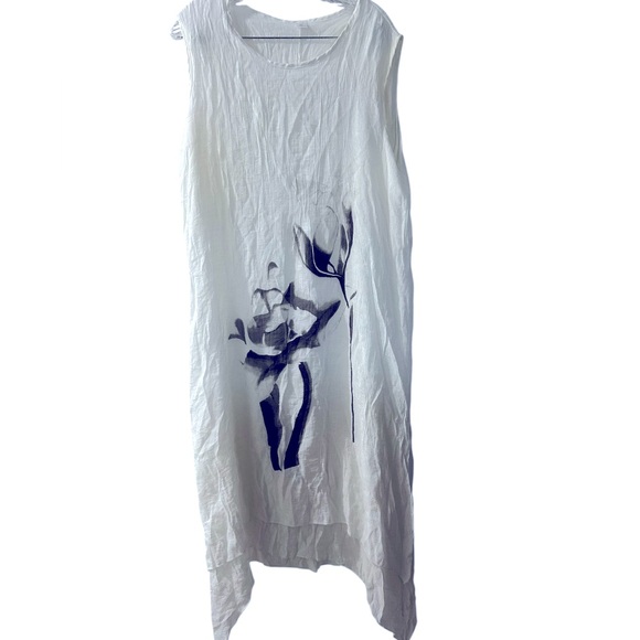 Chic White Maxi Dress with Black Artistic Print - Picture 1 of 4